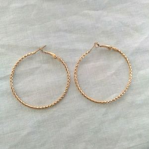 Large gold hoop earings